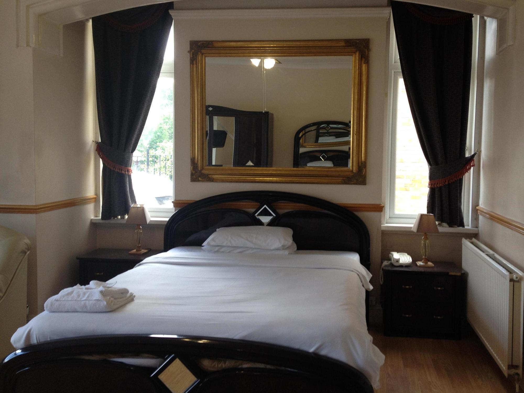 Skyways Hotel Slough Extérieur photo