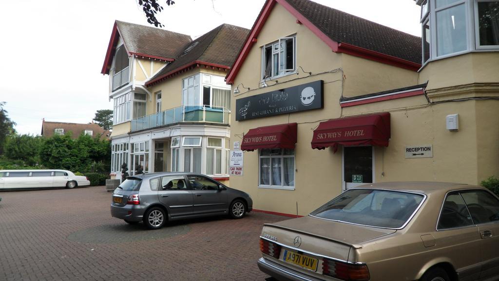 Skyways Hotel Slough Extérieur photo