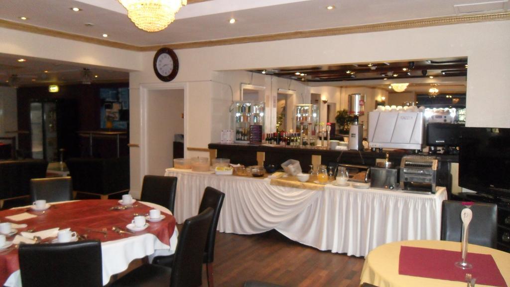 Skyways Hotel Slough Extérieur photo