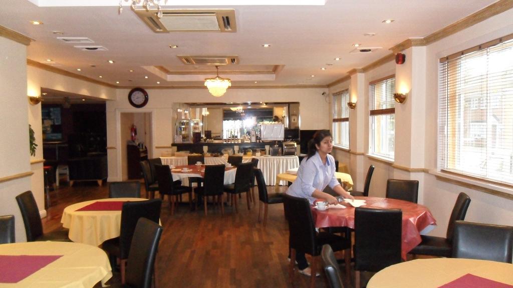 Skyways Hotel Slough Extérieur photo