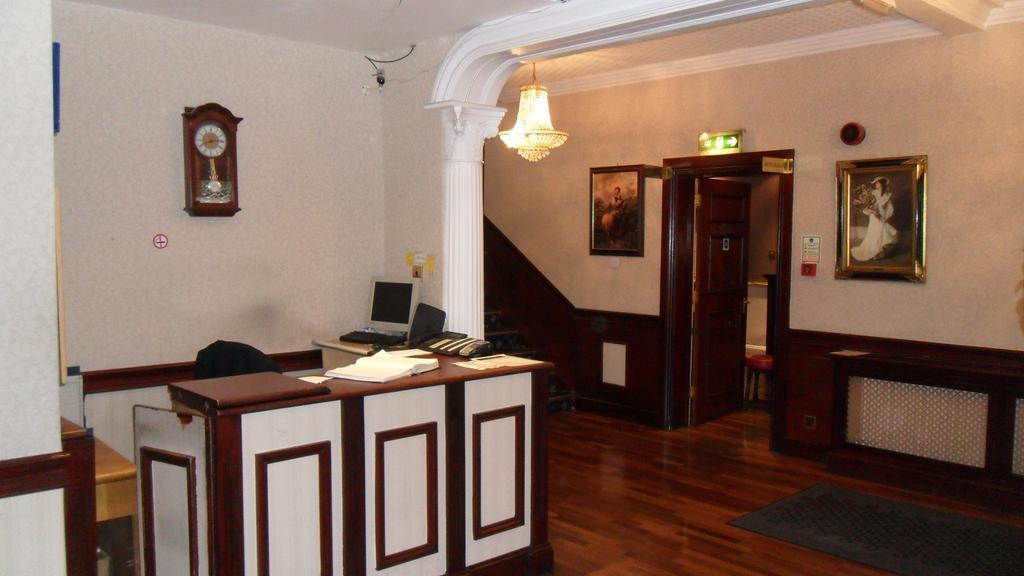 Skyways Hotel Slough Extérieur photo