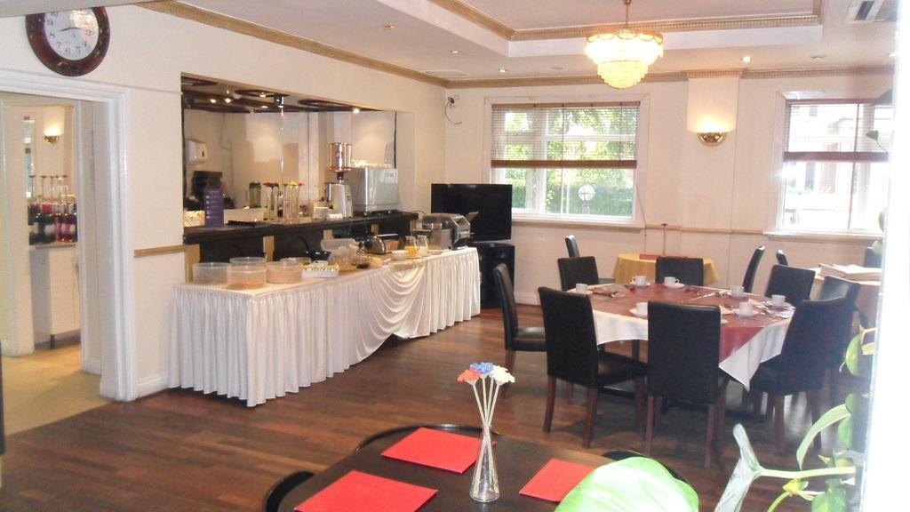Skyways Hotel Slough Extérieur photo