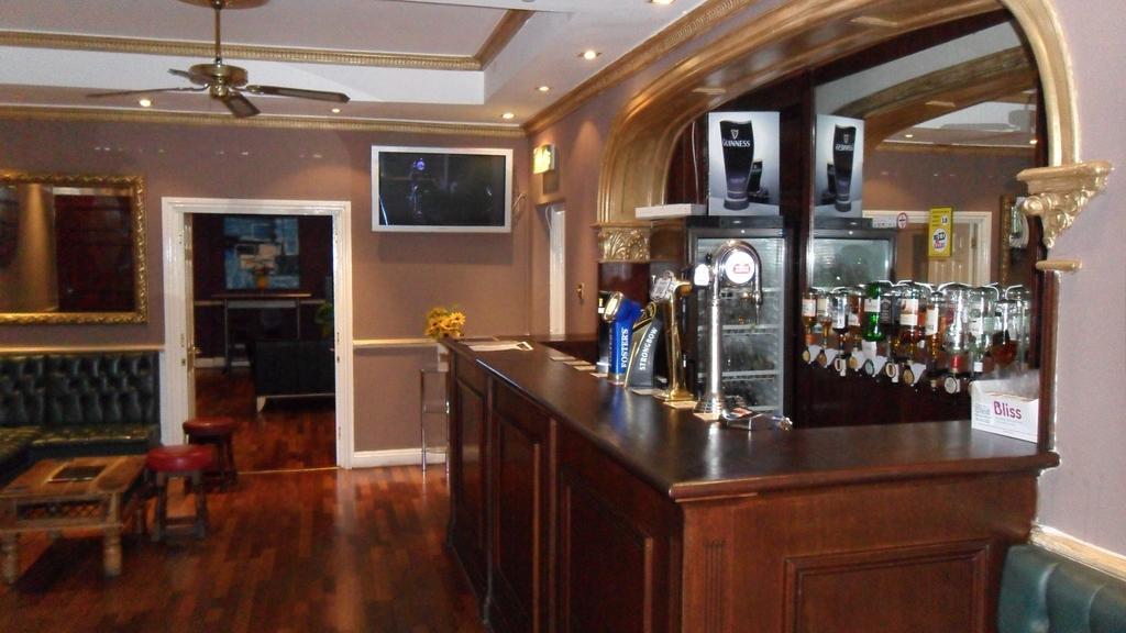 Skyways Hotel Slough Extérieur photo
