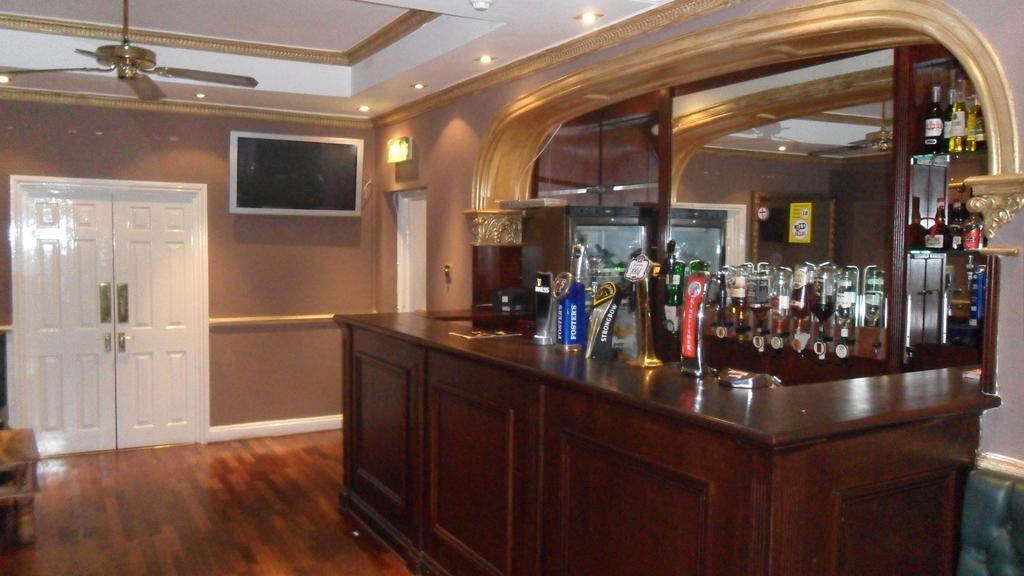 Skyways Hotel Slough Extérieur photo