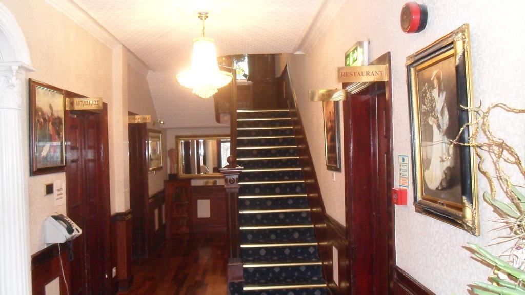 Skyways Hotel Slough Extérieur photo
